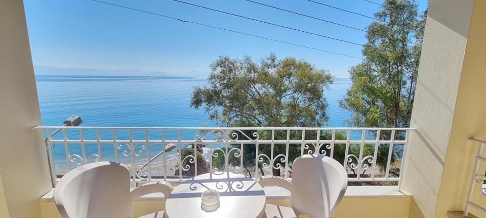 Ionian Mare Aparthotel Agios Ioannis Peristerion Exterior foto