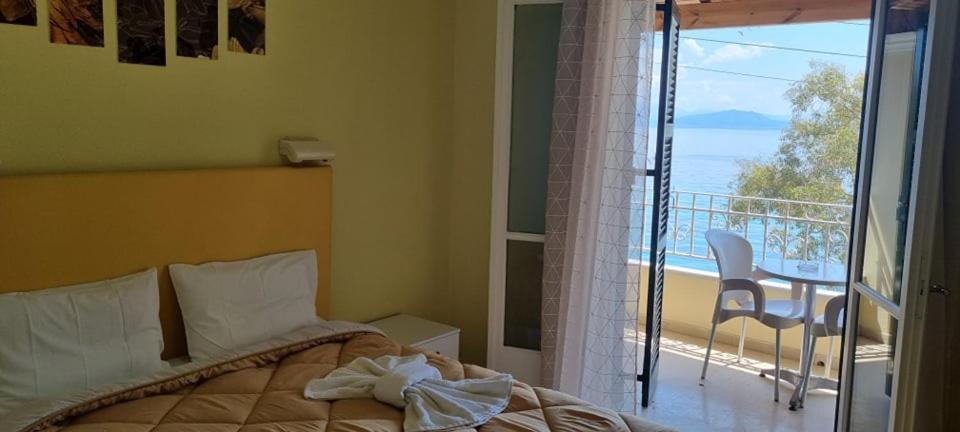 Ionian Mare Aparthotel Agios Ioannis Peristerion Exterior foto