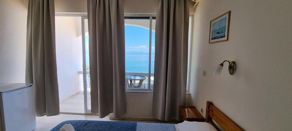 Ionian Mare Aparthotel Agios Ioannis Peristerion Exterior foto