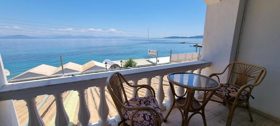 Ionian Mare Aparthotel Agios Ioannis Peristerion Exterior foto