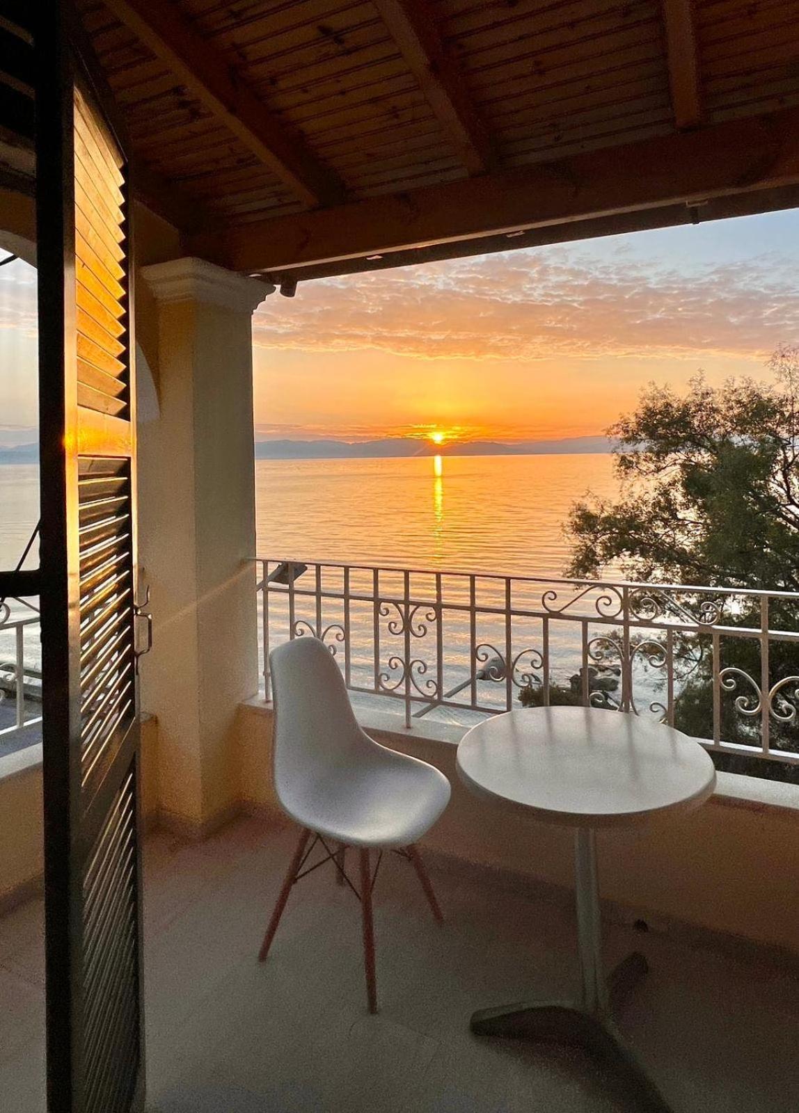 Ionian Mare Aparthotel Agios Ioannis Peristerion Exterior foto